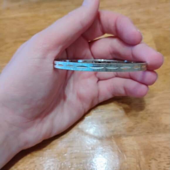 Vintage Monet bangle bracelet - Picture 2 of 4